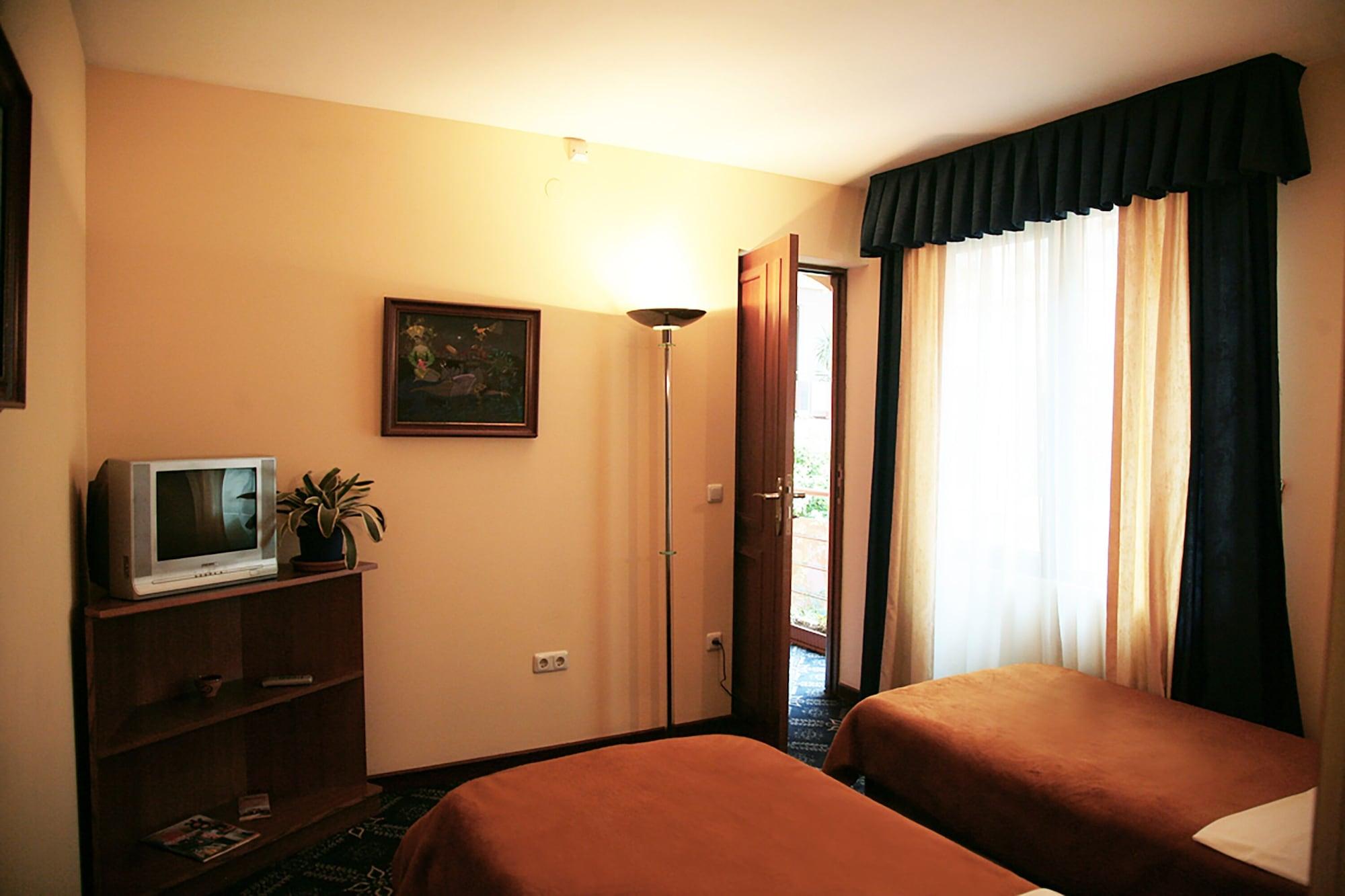 Ararat Hotel Yerevan Exterior photo