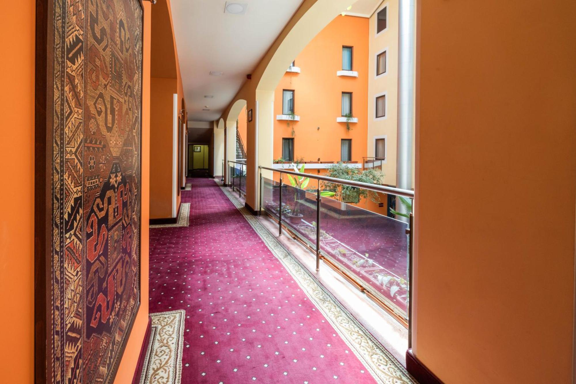 Ararat Hotel Yerevan Exterior photo