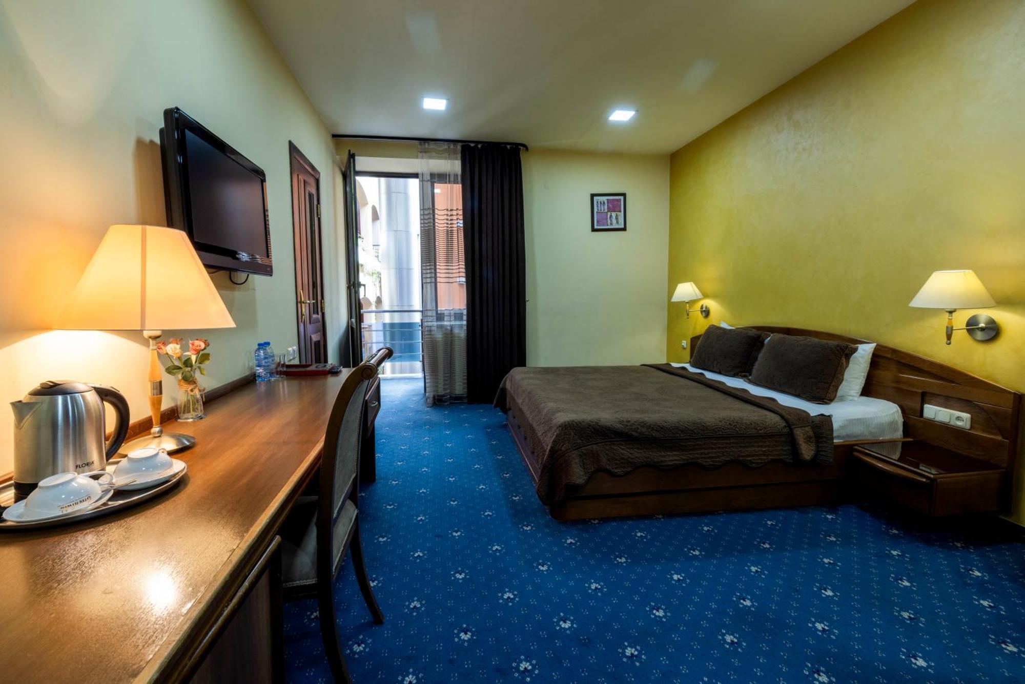 Ararat Hotel Yerevan Exterior photo