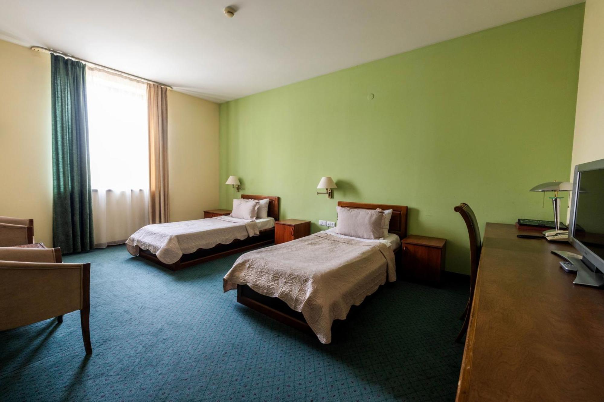 Ararat Hotel Yerevan Exterior photo