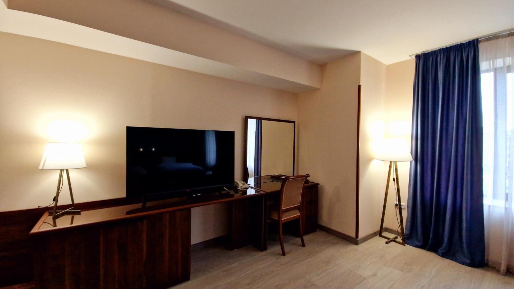 Ararat Hotel Yerevan Exterior photo