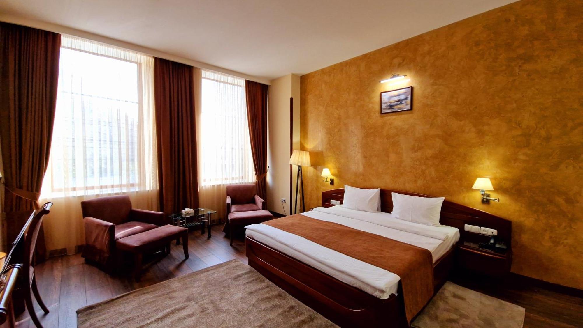 Ararat Hotel Yerevan Exterior photo
