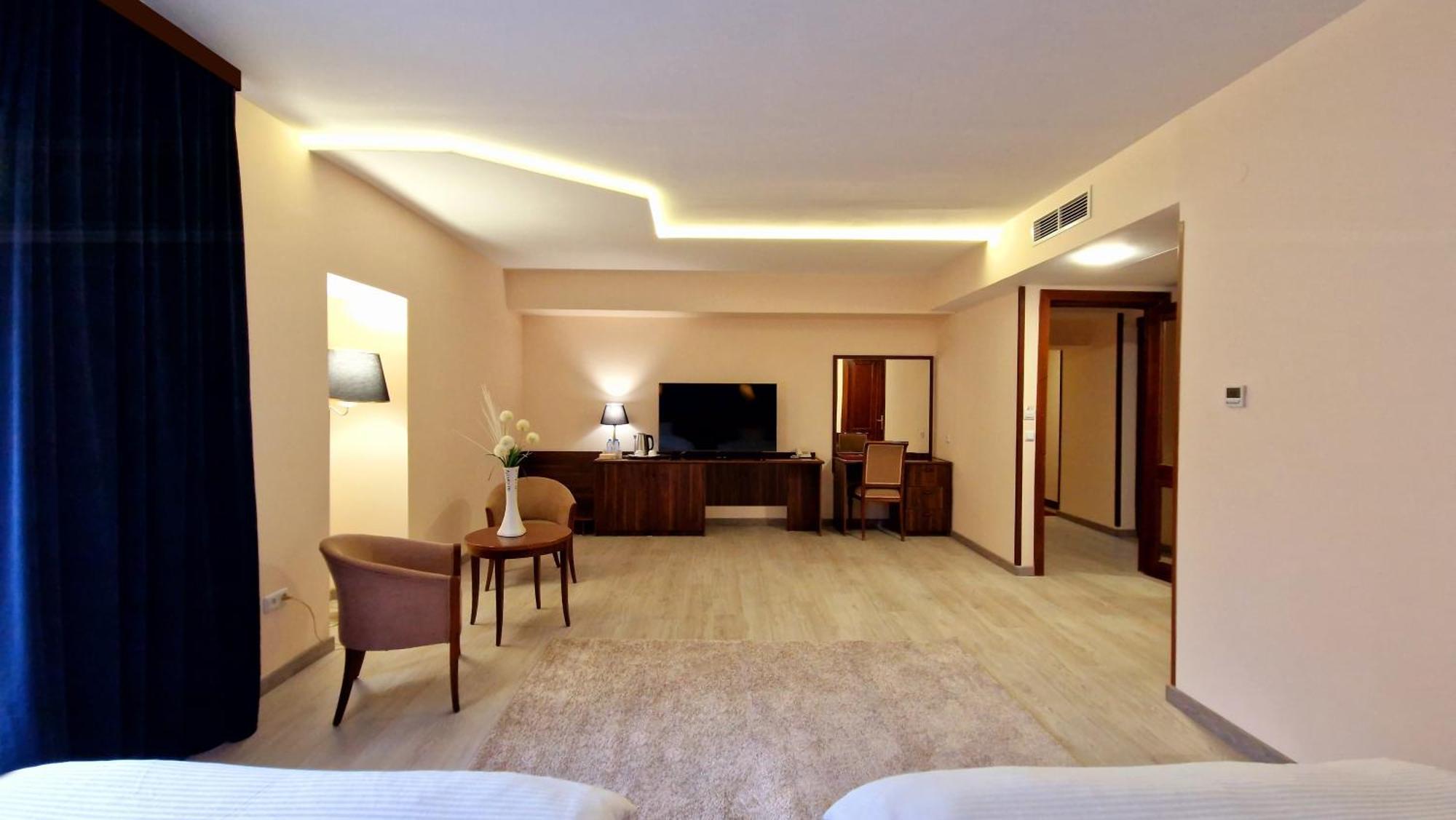 Ararat Hotel Yerevan Exterior photo