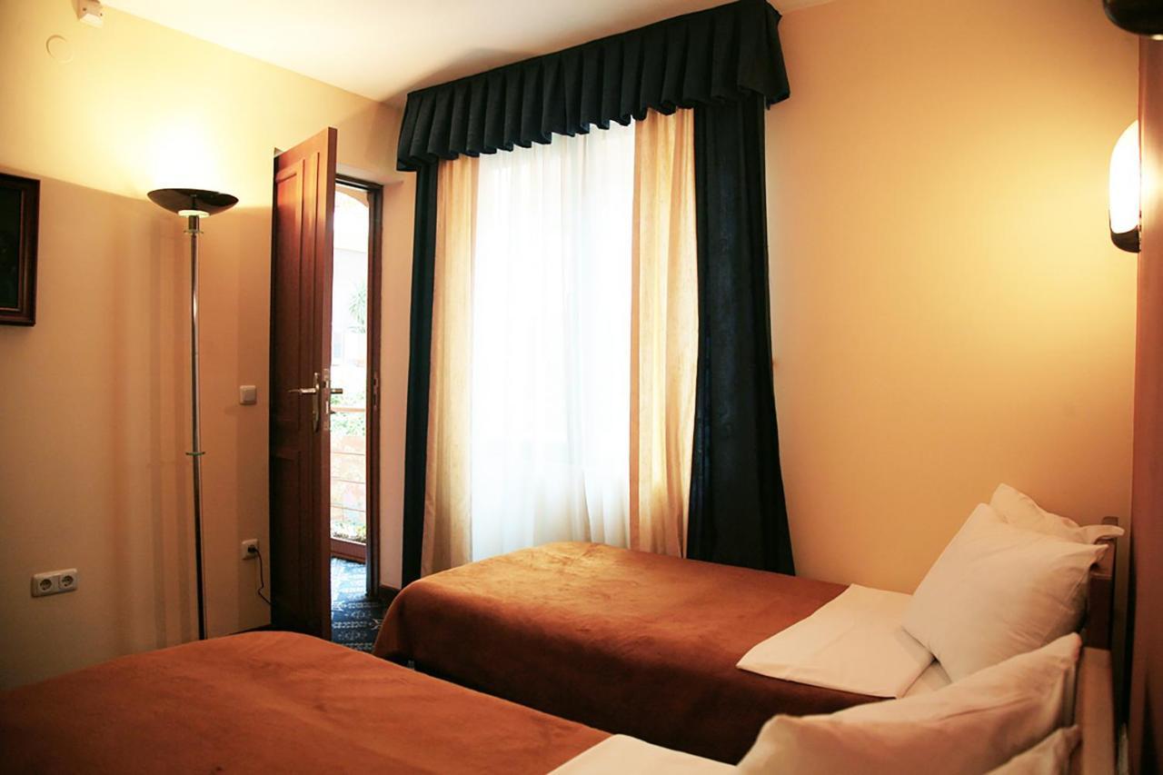 Ararat Hotel Yerevan Exterior photo