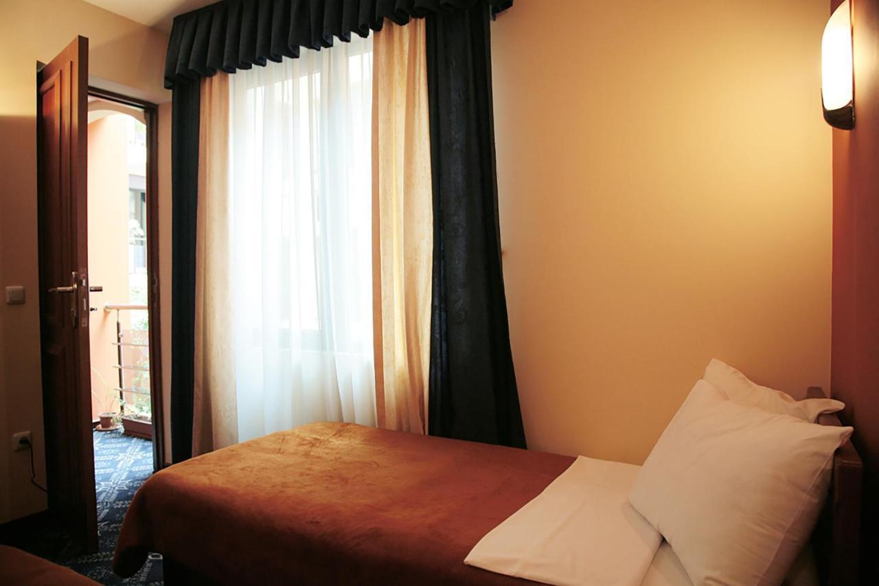 Ararat Hotel Yerevan Exterior photo